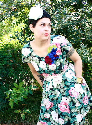 Style blogger in a thrifted vintage floral dress with handmade fabric blossoms